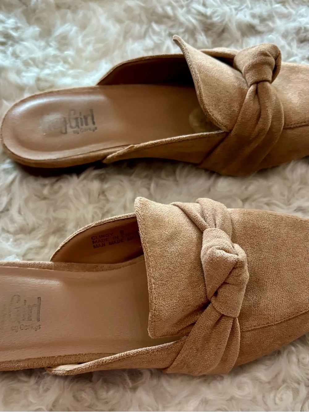 Corkys Clingy faux suede Hey Girl Slip-On Knot Mules in Tan Camel - Picture 3 of 6